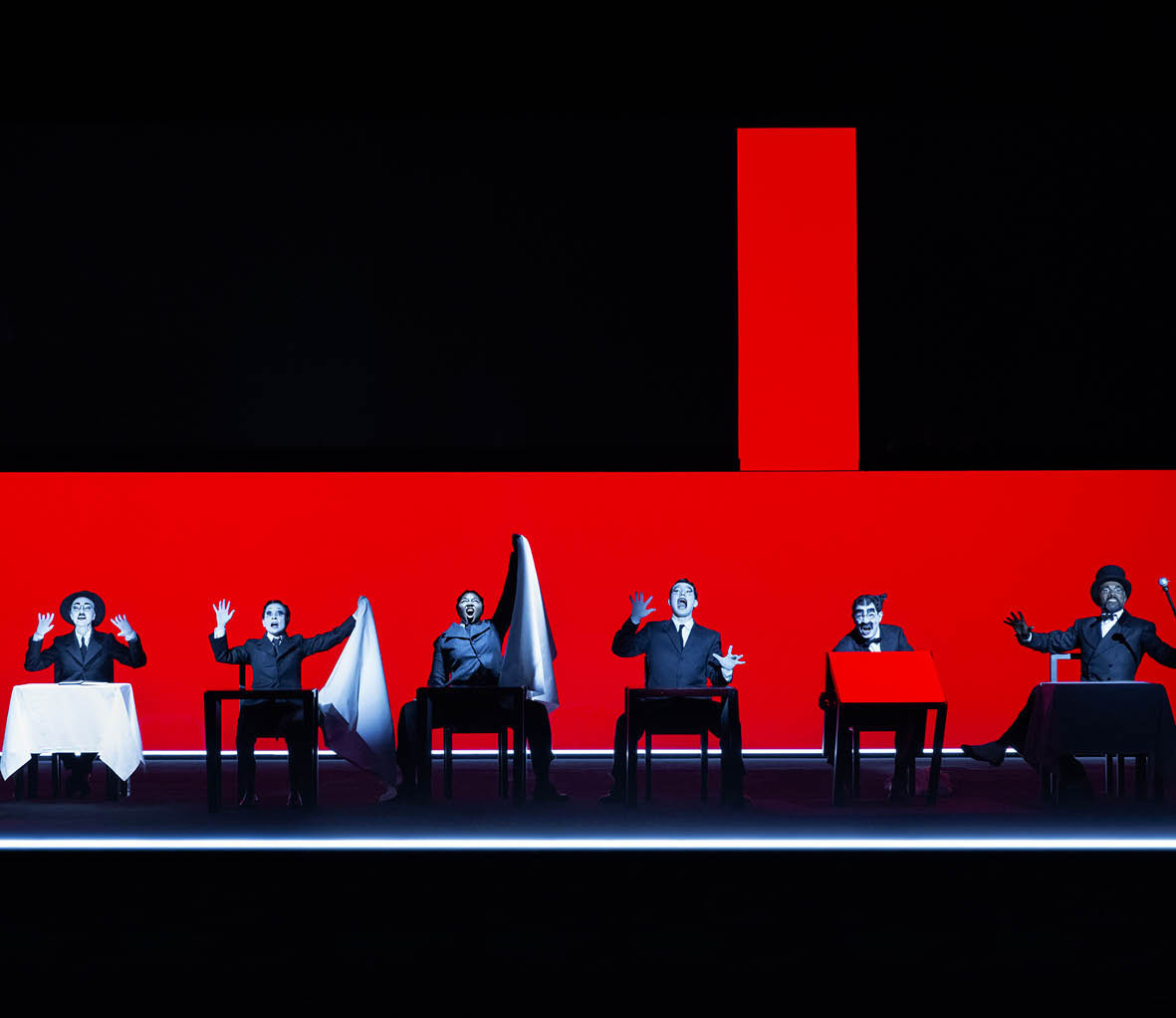 les-theatres-de-la-ville-de-luxembourg-pessoa-since-ive-been-me_main