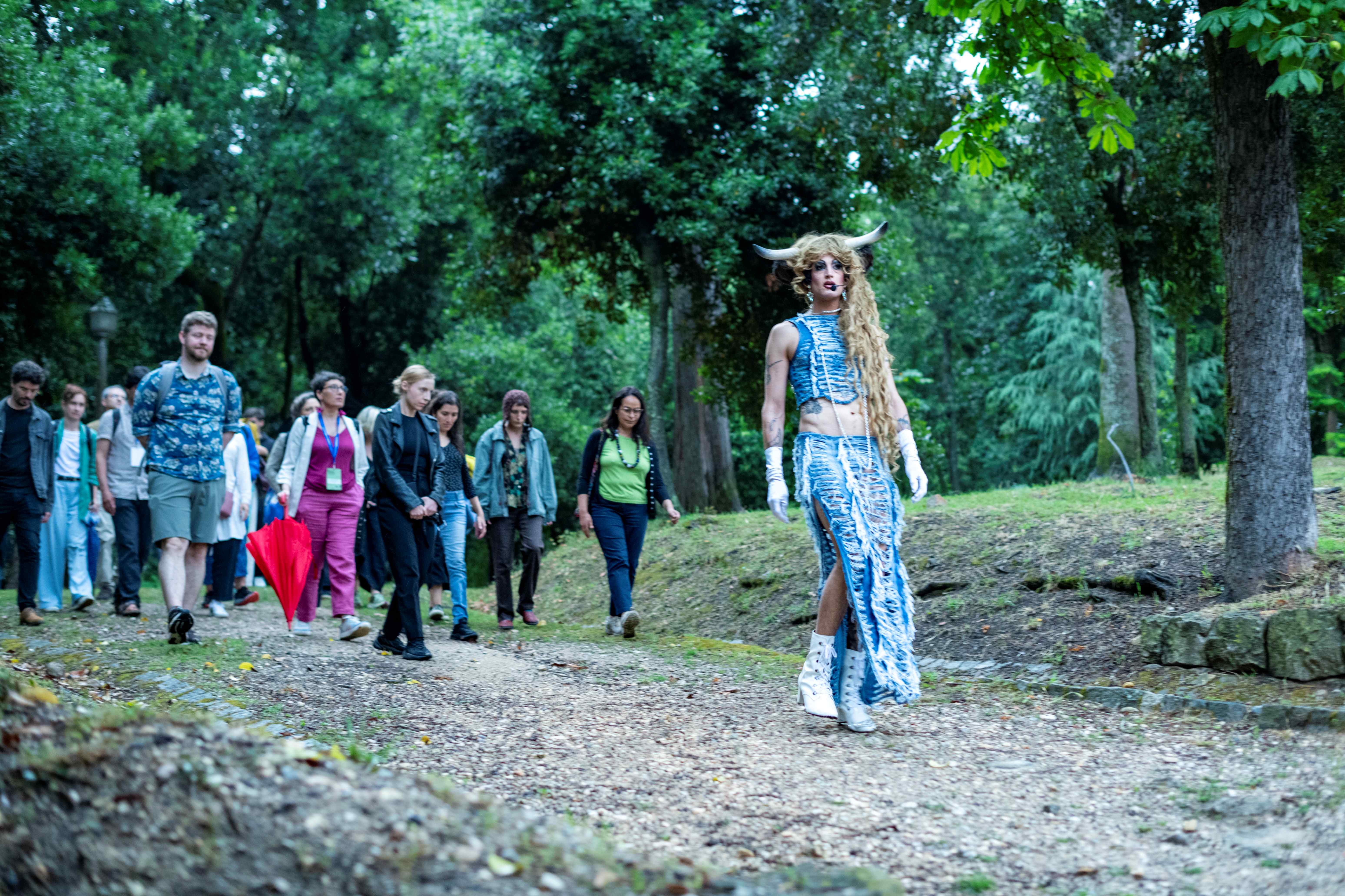 TRYWALKINGINMYHOOVES_054_Tatiana-Lages_Mailjet_main