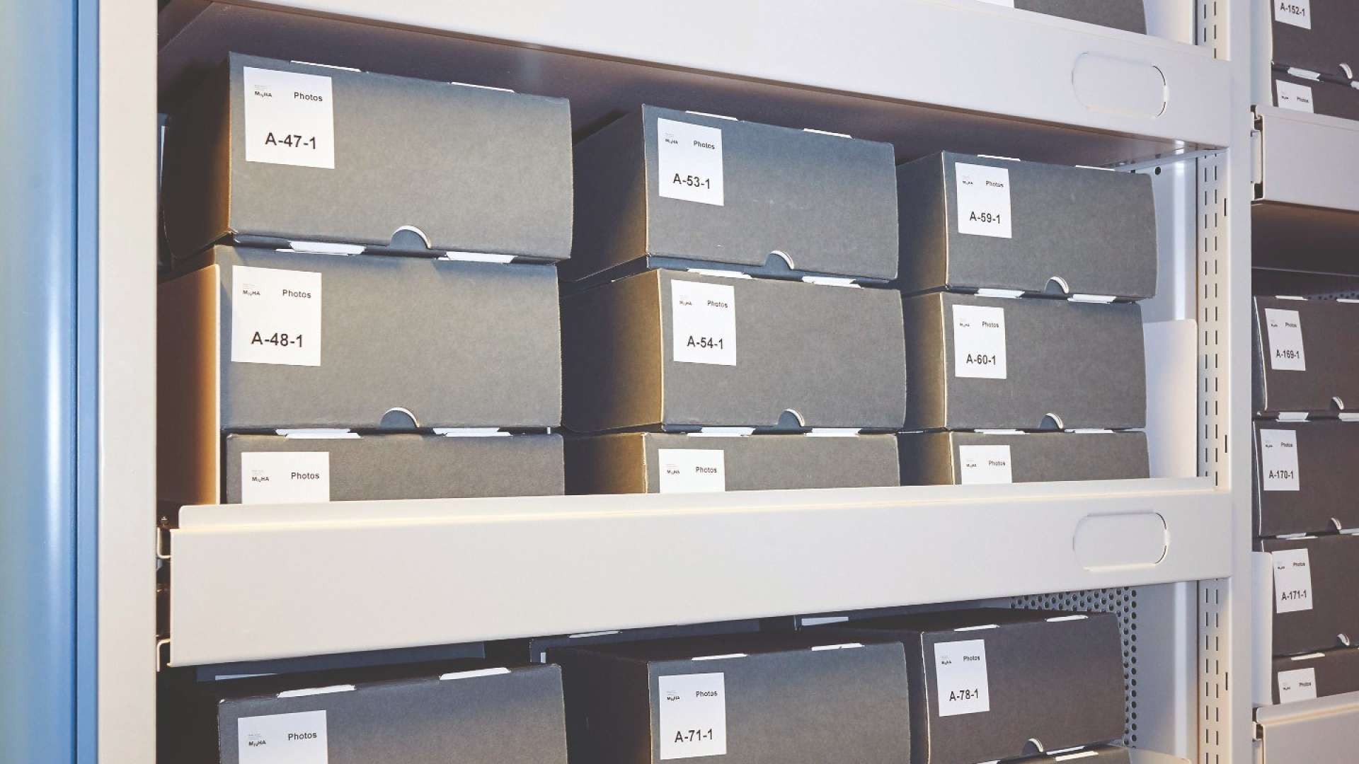 Visite-thematique_Behind-the-scenes-am-Museesarchiv