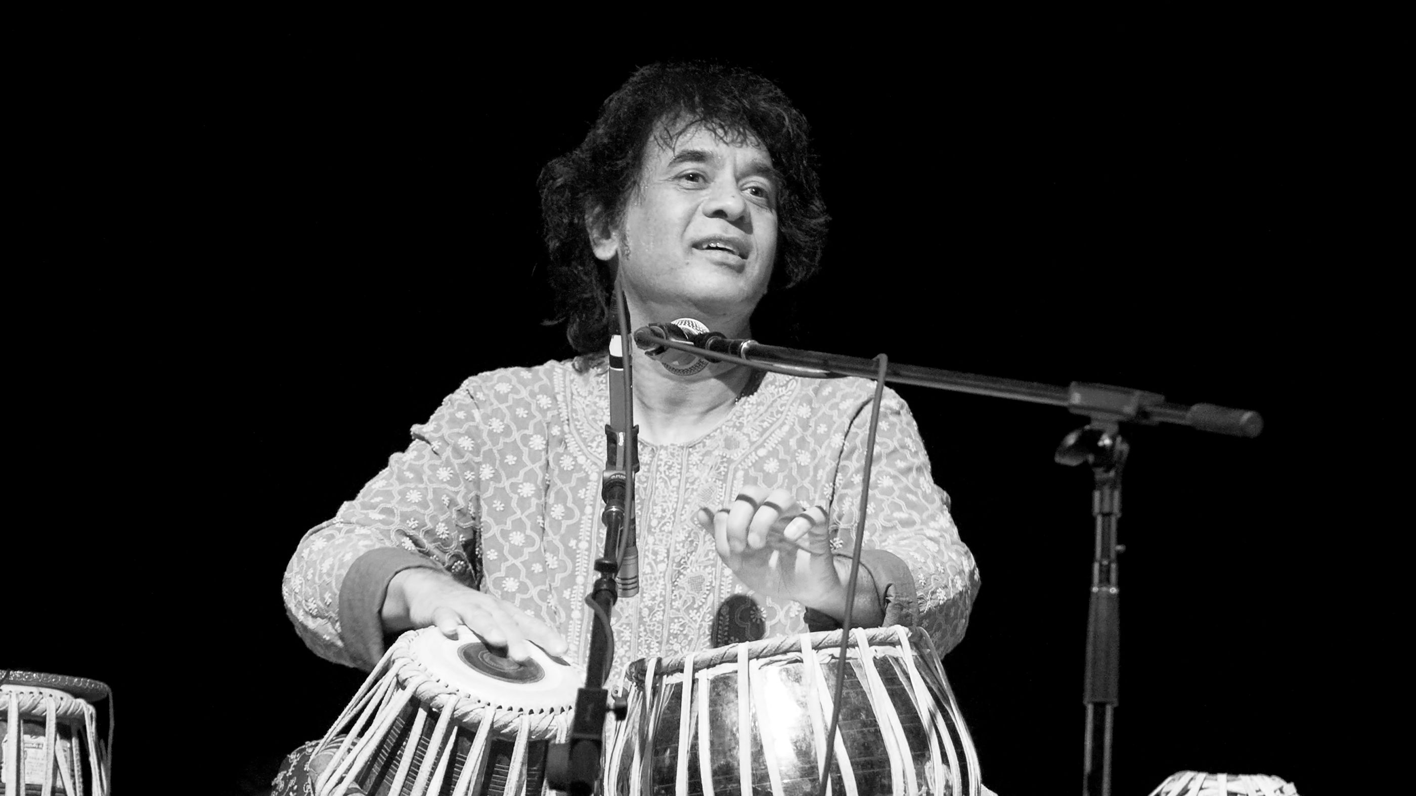 zakir_hussain-8-42x27cm_bw_300dpi_rgb-jpg-rxy-0-5137844611528822-0_main