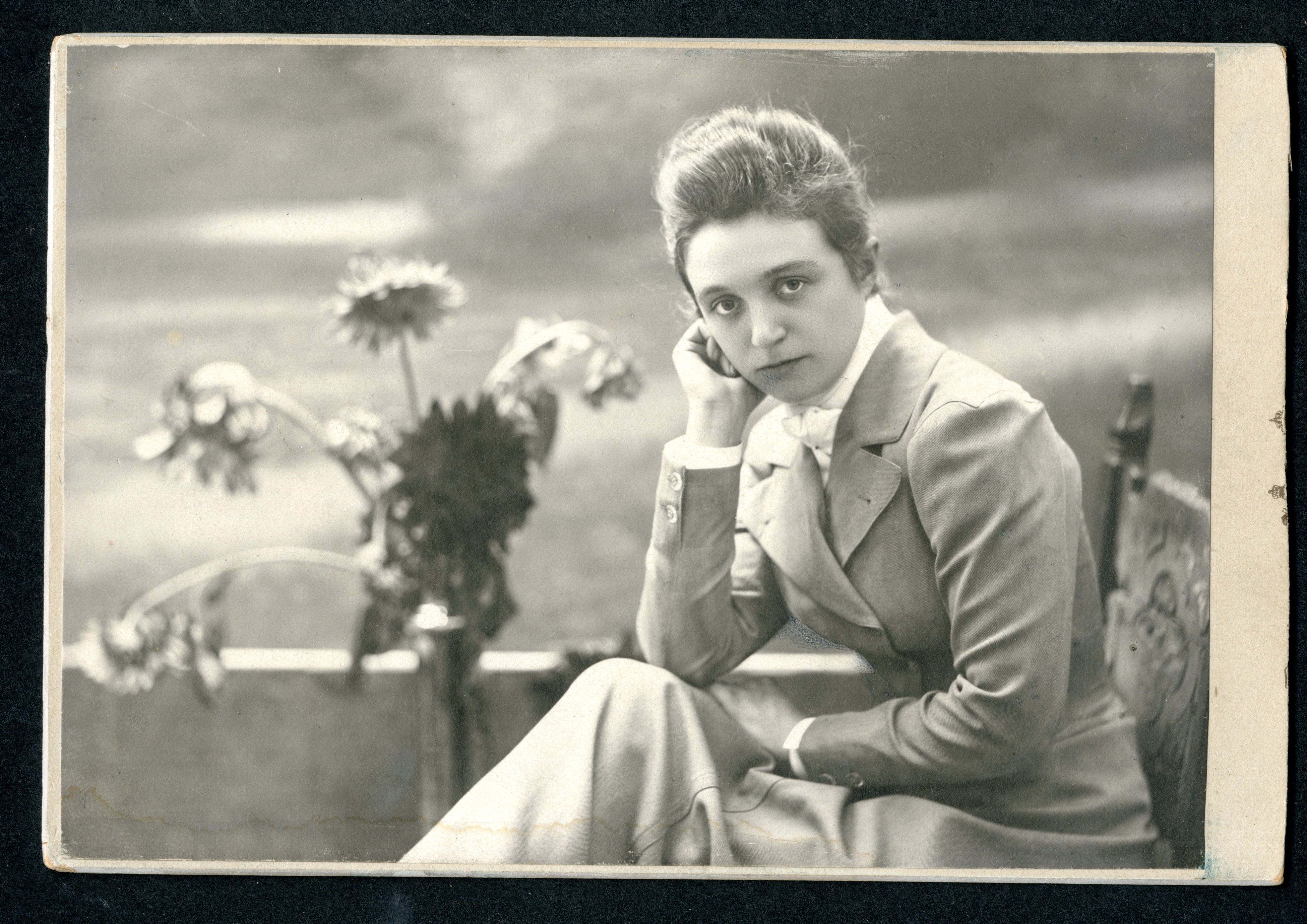 L-37-III-6-1-60_a_main