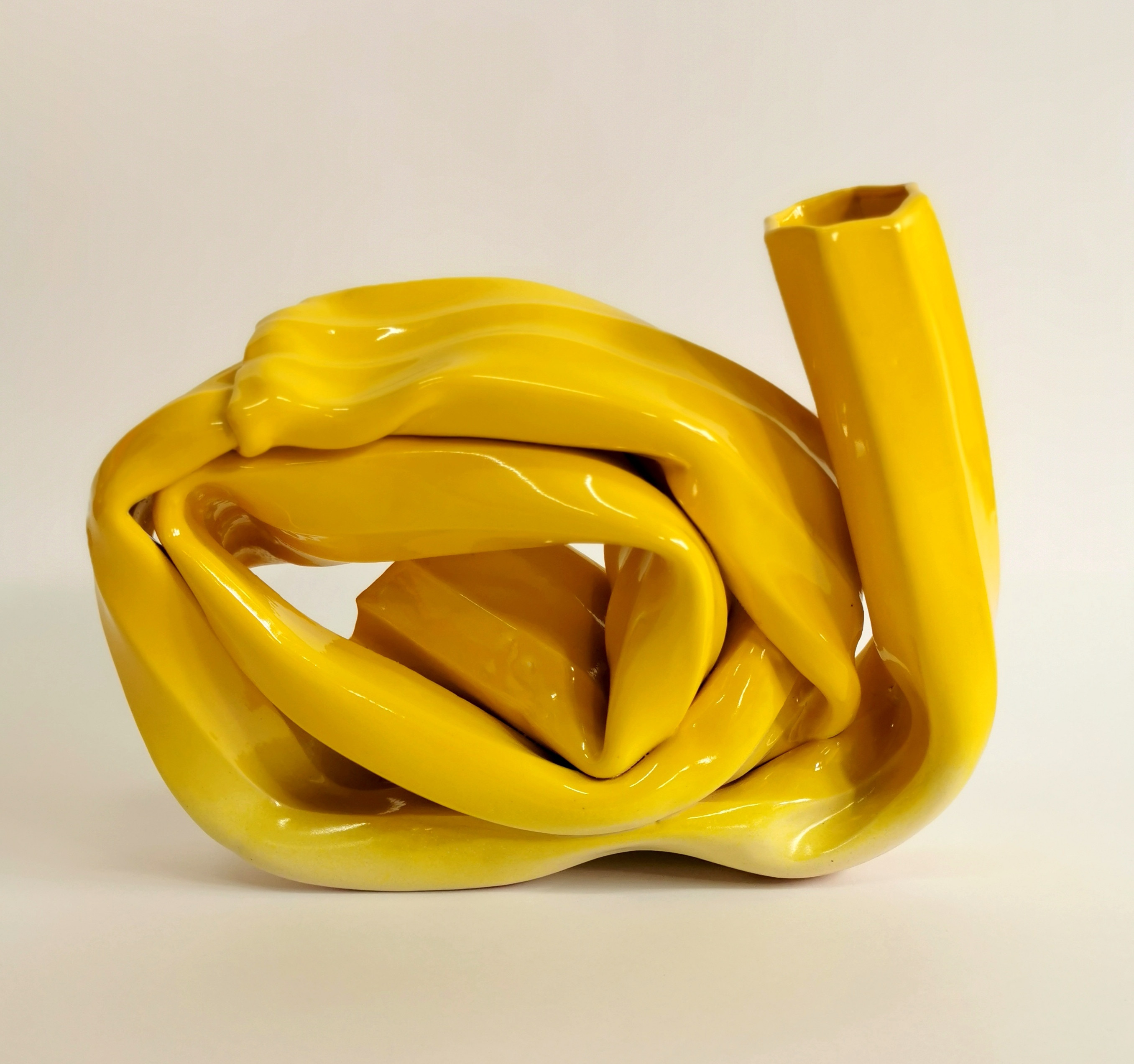 Yellow_Under_Pressure-1-Cube_Rotondes-photo_Anni_Mertens_main