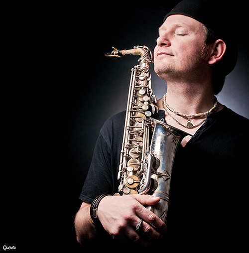 Photo2-mrGOLDHAND-copy_main