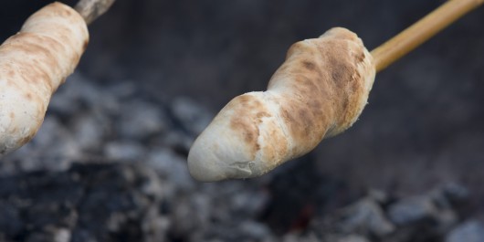 Bread_on_a_stick_-3891552257-S-van-der-Wel_main