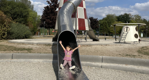 Aire de jeux sur le thème de l'espace au parc Kaltreis à Bonnevoie