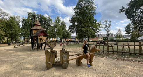 Themenspielplatz Bauernhof in Gasperich