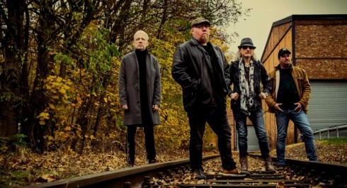 The-Blind-Dog-Mayer-Group-press-pic-c-Laura-Schamari-small_main