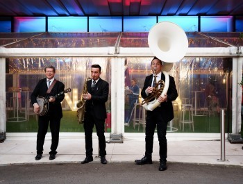 trio-Top-fanfare_main