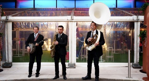 trio-Top-fanfare_main