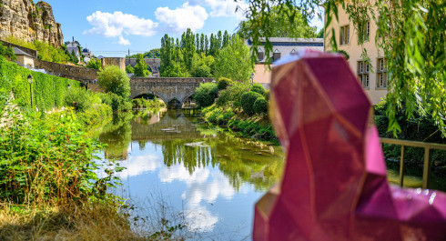 Melusina looks at Alzette river