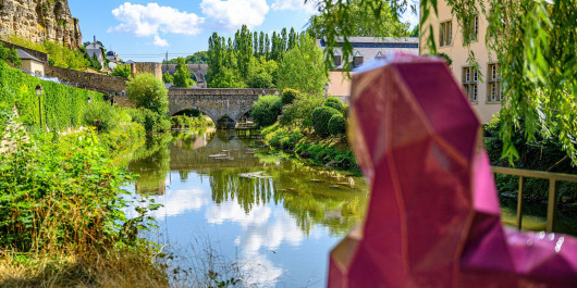 Melusina looks at Alzette river