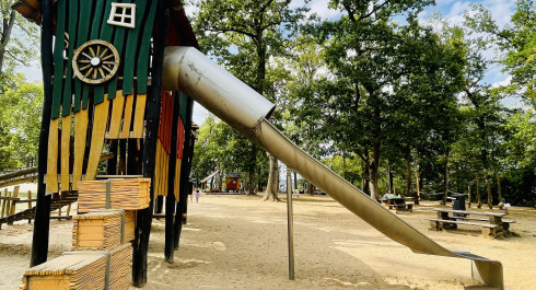 Themenspielplatz Bauernhof in Gasperich