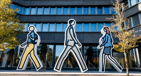 Statuen vor dem Büro von Arendt & Medernach