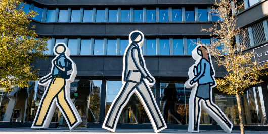 Statuen vor dem Büro von Arendt & Medernach