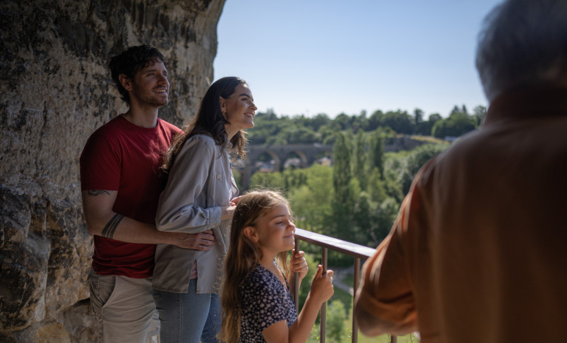 Familie von Besuchern in den Bock-Kasematten
