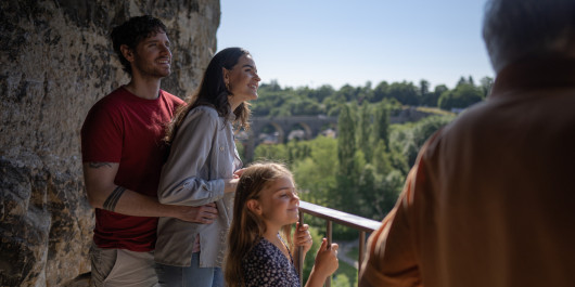 Familie von Besuchern in den Bock-Kasematten