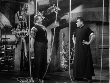 Peppone_Don_Camillo_scontro_nel_campanile_main