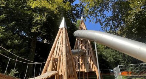 Aire de jeux "Bateau pirate" au parc municipal à Luxembourg-ville