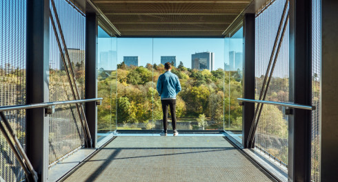 Person looking out the window of the Pfaffenthal Panoramic Elevator