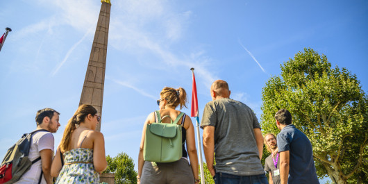 Group of visitors in front of the Gëlle Fra