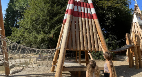 Aire de jeux "Bateau pirate" au parc municipal à Luxembourg-ville