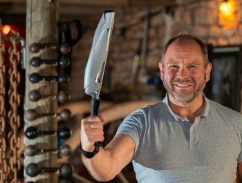 Aufgerollte-Bratpfanne-Foto-HaraldTittel-dpa-_main