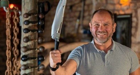 Aufgerollte-Bratpfanne-Foto-HaraldTittel-dpa-_main