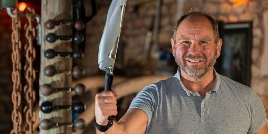 Aufgerollte-Bratpfanne-Foto-HaraldTittel-dpa-_main